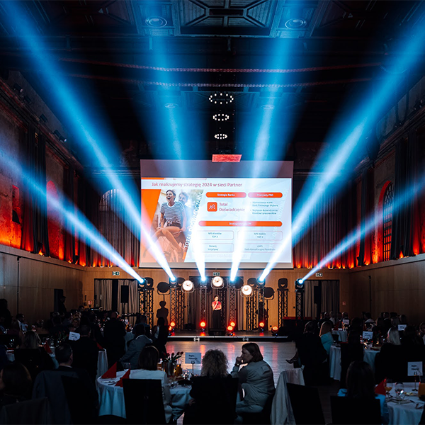 fotografia reklamowa 2 santander web 88 600x600 1