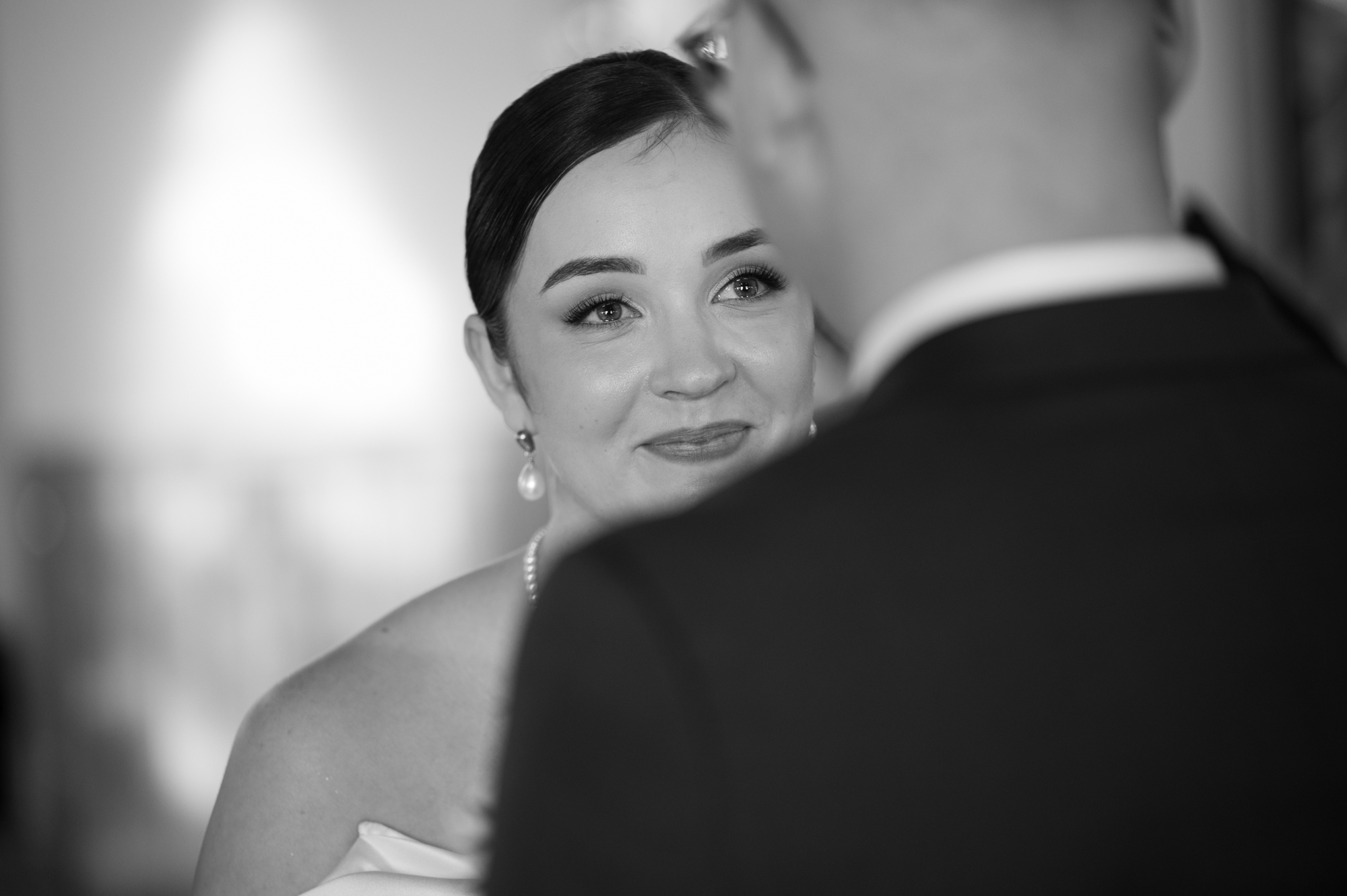 Emocjonalny portret Karoliny podczas przysięgi ślubnej