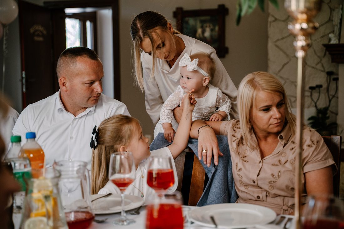 Chrzest Święty Zosi – Siedlątków i Dworek za Lasem we Włyniu 32 32 Rodzina przy stole