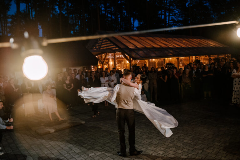 Ślub Karoliny i Patryka – Przystań Zofiówka | Fotograf ślubny Tuszyn 29 34 zabawa weselna przyjaciele patryka