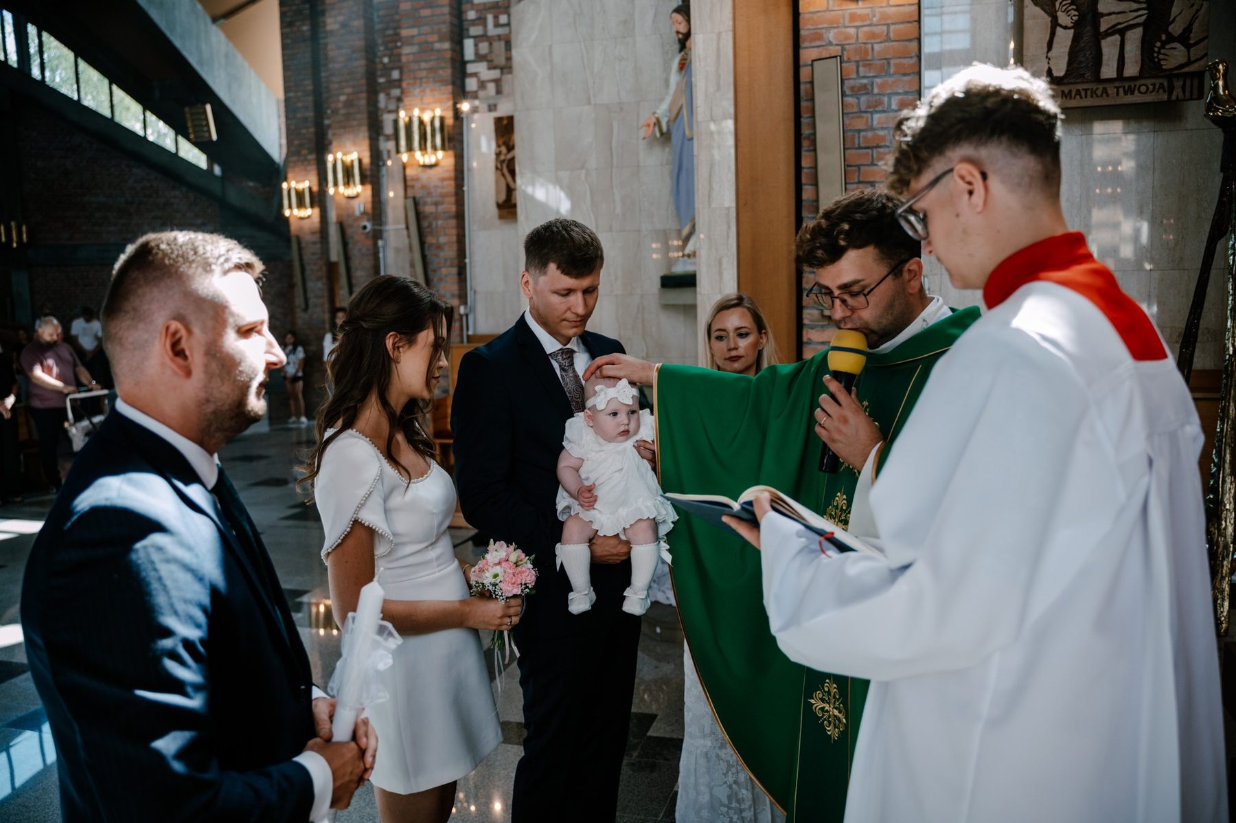 Fotograf na chrzest Zduńska Wola 13 14 chrzest swiety zdunska wola ceremonia